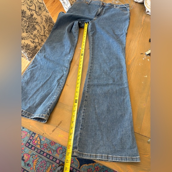 Wrangler Women's Flare Jeans Size 33 - Picture 3 of 7